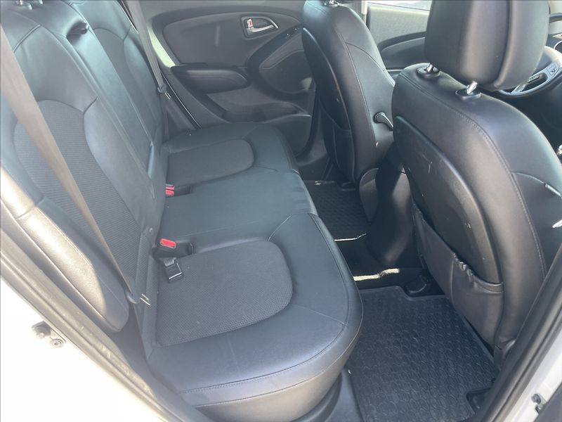Hyundai ix35 2,0 CRDi 100kw 4x4 Tažné Kůže - fotka 10 z 41