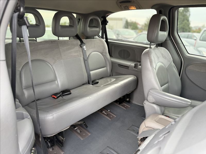Chrysler Grand Voyager 3,3 V6 128kW A/T 7MÍST - fotka 20 z 26