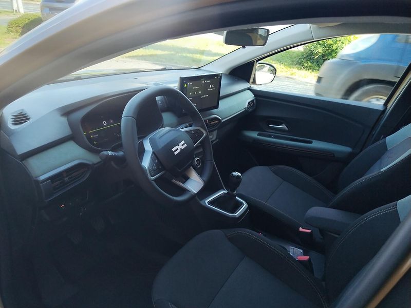 Dacia Sandero (2026) Stepway Extreme Eco-G 120 - fotka 11 z 22