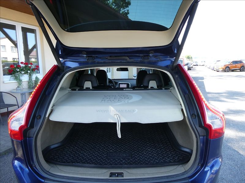 Volvo XC60 2,4 D5 Ocean Race AWD 158kW - fotka 17 z 51