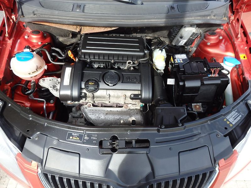 Škoda Fabia 1.4 16V KLIMATIZACE, ESP - fotka 12 z 13