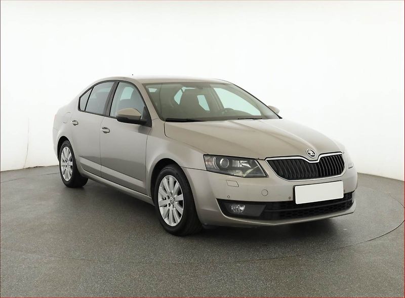 Škoda Octavia (2013) 2.0 TDI, Automat, Navi, Xenony - fotografie inzerátu