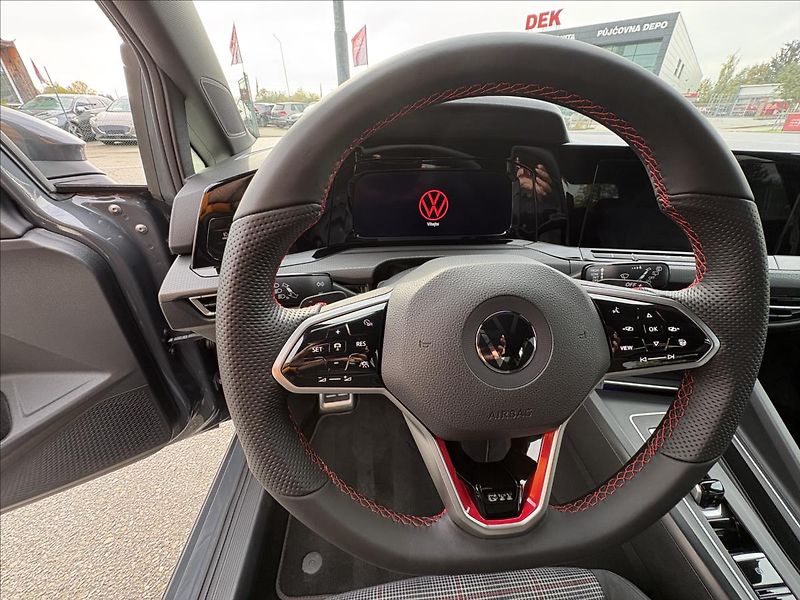 Volkswagen Golf 2,0 GTI 180kW Matrix,Panor,ACC - fotka 6 z 56