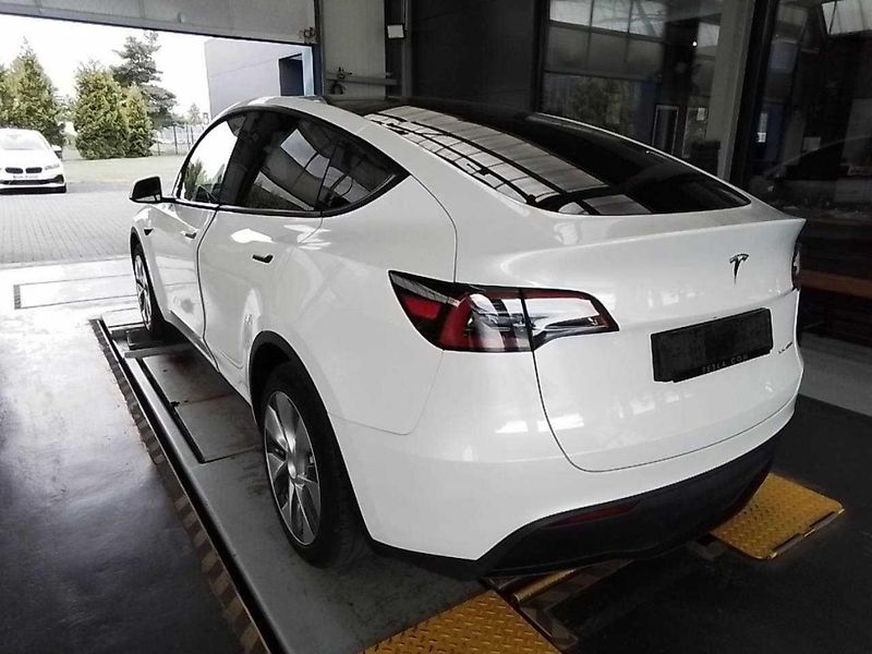 Tesla Model Y LONG RANGE DUAL MOTOR TZ 92,4% - fotka 2 z 4
