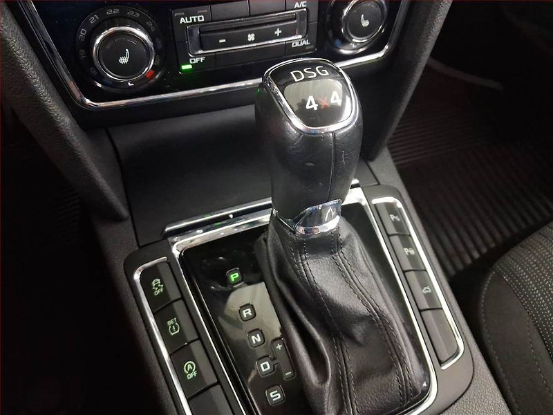 Škoda Superb (2013) Elegance 2.0 TDI, 4X4 - fotka 13 z 16