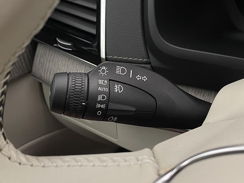 Volvo XC90 B5 AWD PLUS BRIGHT REZERVACE - fotka 22 z 58
