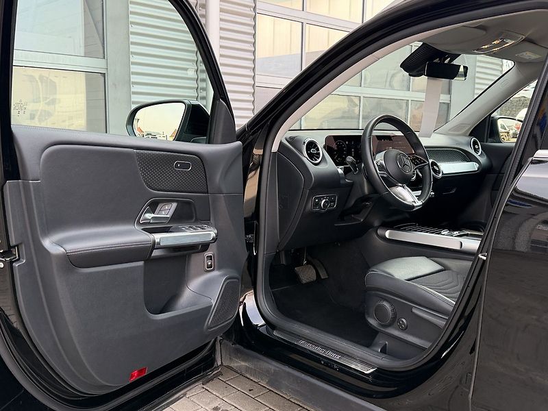 Mercedes-Benz GLB 180d - fotka 22 z 32