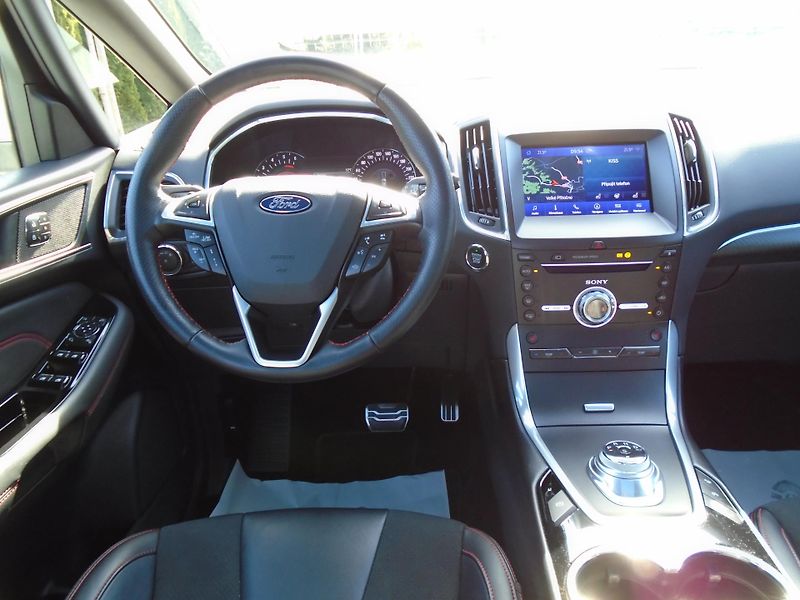 Ford S-MAX 2,0EcoBlue 140kW AWD ST-Line A - fotka 18 z 50