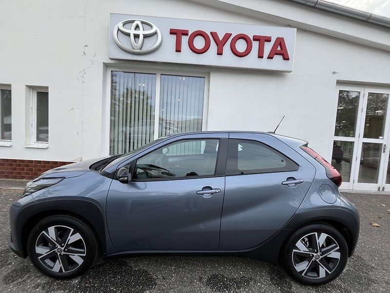 Toyota Aygo 1.5L HEV Comfort - fotka 4 z 26