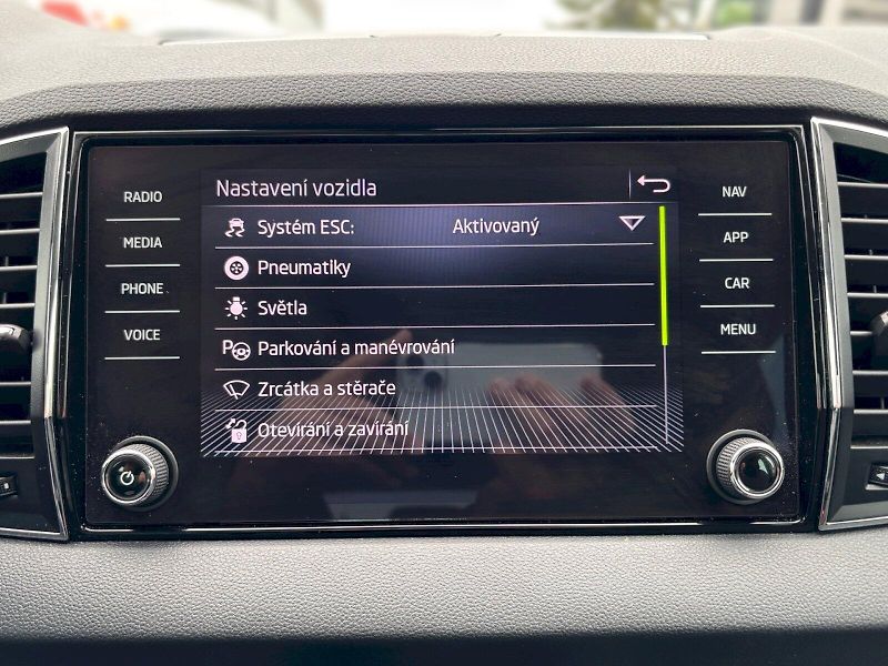 Škoda Karoq (2023) STYLE 1.5 TSI DSG 110 kW Tažné - fotka 20 z 30