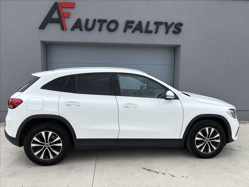 Mercedes-Benz GLA 250 e EQ Plug- in Hybrid - fotka 2 z 33