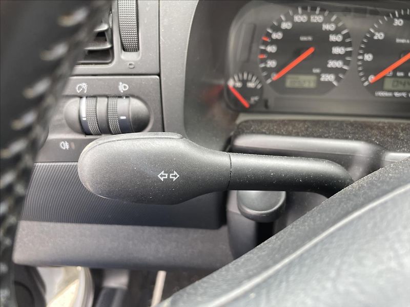 Volkswagen Golf 2,0i 85kW*Pěkný stav* - fotka 27 z 44