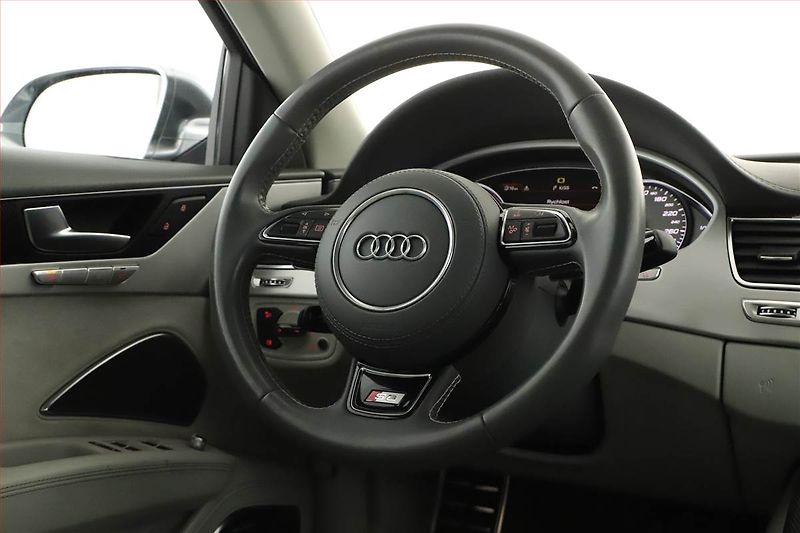 Audi S8 (2013) 4.0 TFSi - fotka 8 z 21