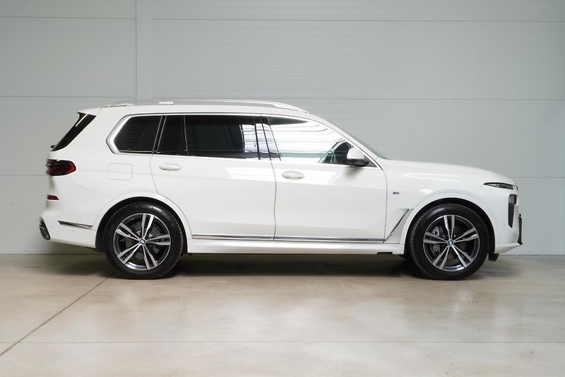 BMW X7 Xdrive40d,Mpaket,ČR,DPH,Tažné - fotka 4 z 44