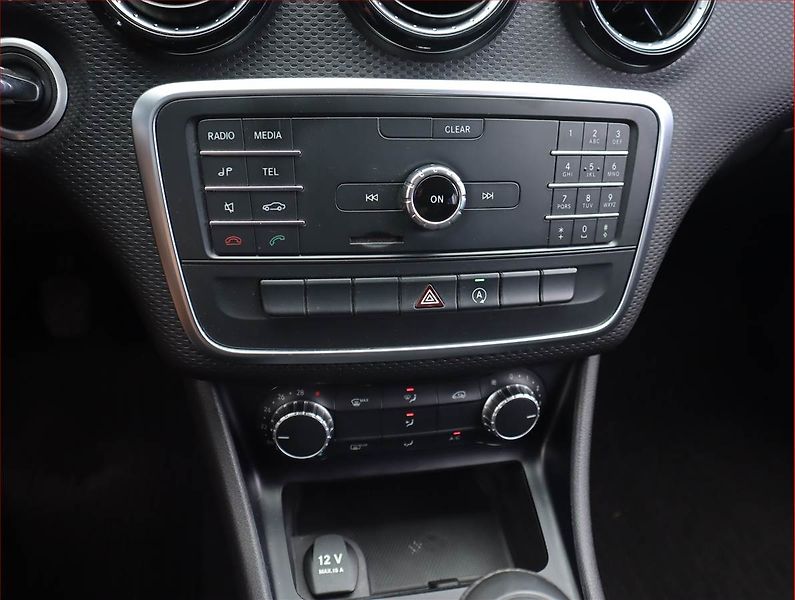 Mercedes-Benz Třídy A (2016) A 180, Serv.kniha - fotka 12 z 16