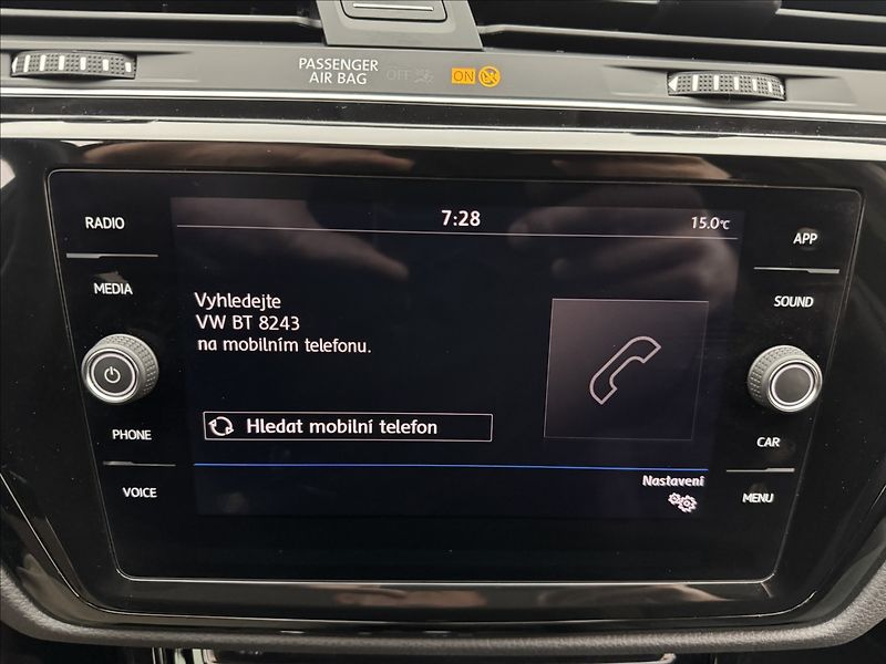 Volkswagen Touran 1,4 DSG KAMERA TAŽNÉ 1.MAJ ČR - fotka 16 z 38