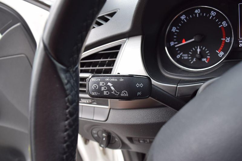 Škoda Fabia (2015) 1.2TSI 66kw STYLE AC TEMPOMAT - fotka 28 z 45