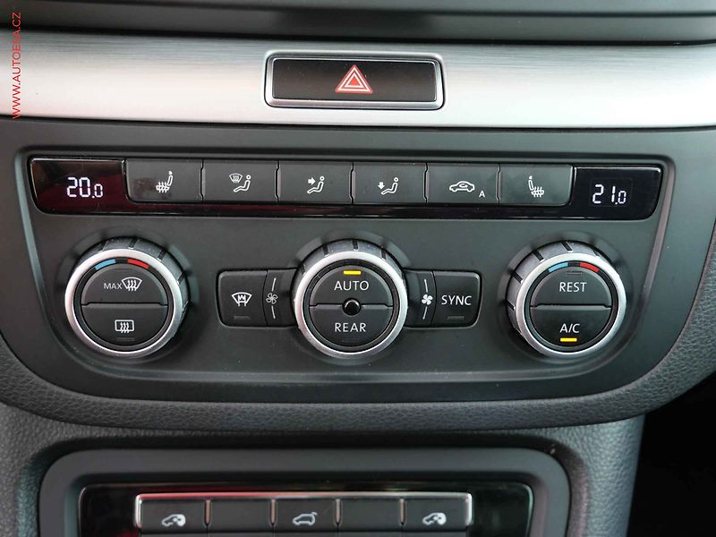 Volkswagen Sharan (2015) 2.0TDi, 2.maj,ČR, DSG, AC - fotka 19 z 25