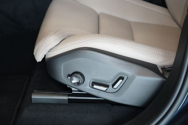 Volvo XC90 B5 PLUS Bright, Vzduch, 360° - fotka 22 z 50