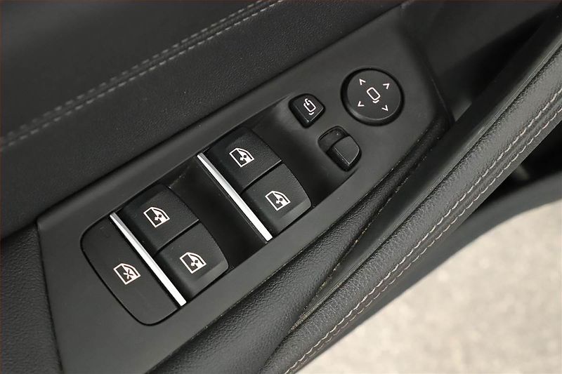 BMW Řada 5 (2021) 520d xDrive - fotka 9 z 21