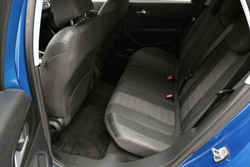 Peugeot 308 1,5 BlueHDI 96 kW Allure Záruk - fotka 14 z 31