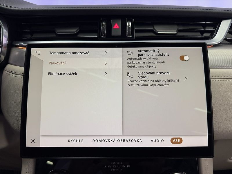 Jaguar F-Pace D200 S AWD, PANORAMA, ASSIST, - fotka 22 z 31