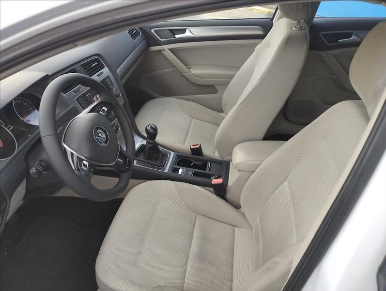 Volkswagen Golf 1,6 TDI 81kW BlueMotion Varian - fotka 7 z 18