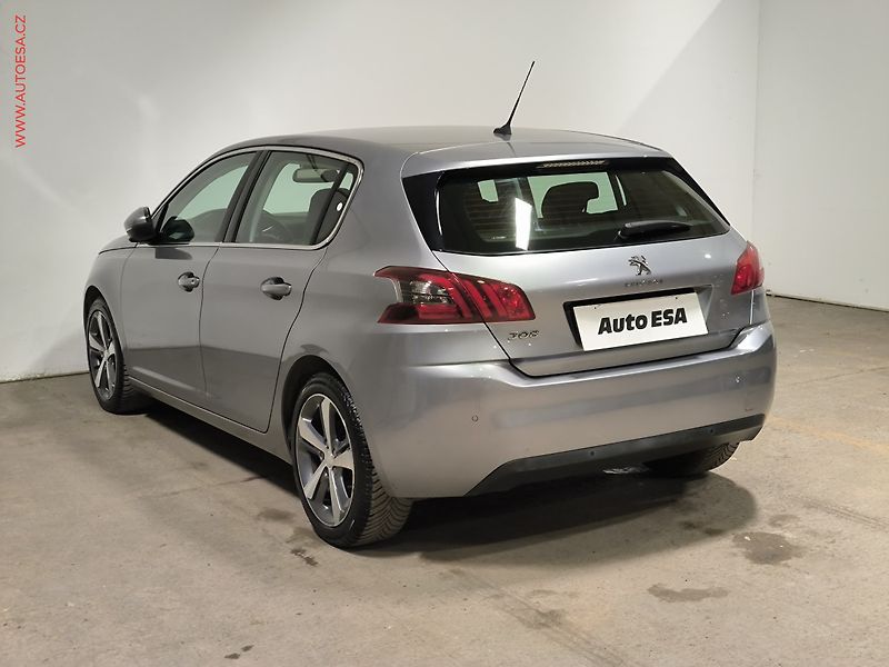 Peugeot 308 (2018) 1.2PT, Allure, navi - fotka 4 z 17