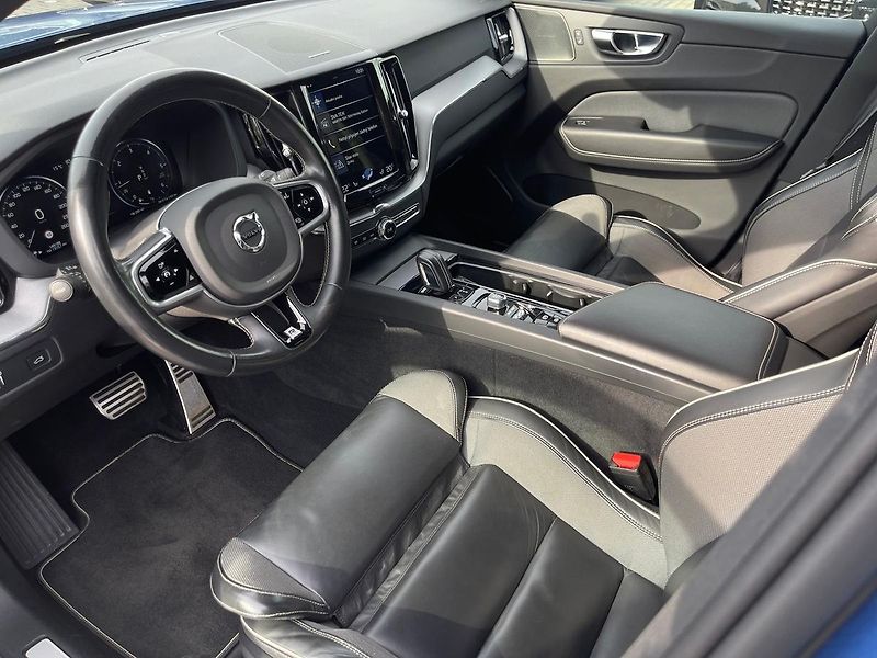 Volvo XC60 B4 AWD R-Design H&K, TZ - fotka 7 z 23