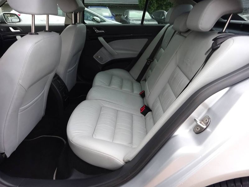 Škoda Octavia (2008) 2,0 TDi/103kW Laurin & Klement - fotka 25 z 26
