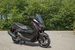 Designem se nový NMax přiblížil maxiskútrům z modelové řady Yamaha.