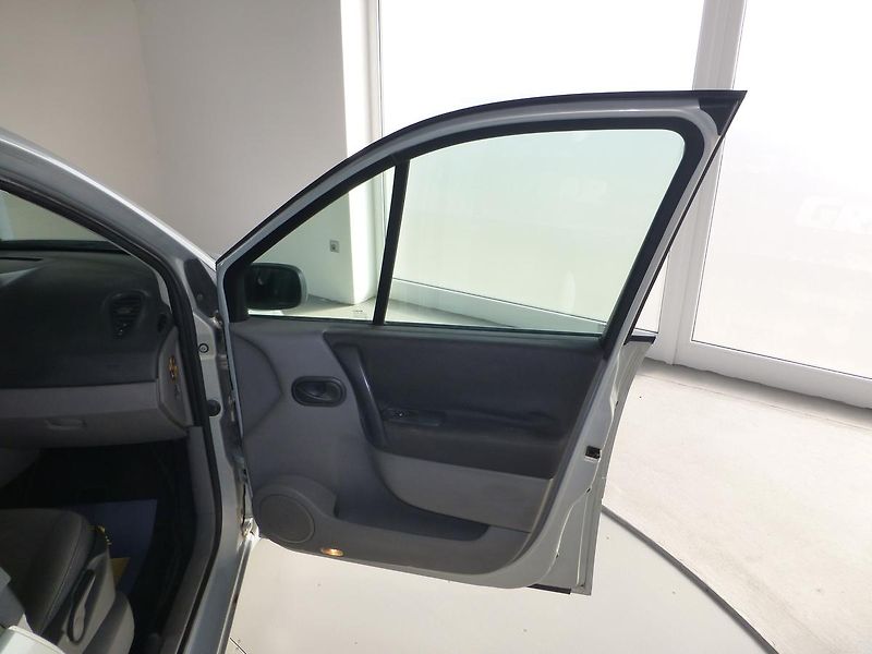 Renault Scénic (2003) 1,6 16V-83KW**DIGI**ALU**TAŽNÉ - fotka 18 z 25