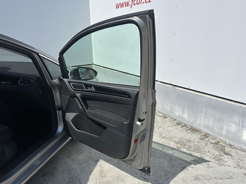 Volkswagen Golf Sportsvan (2014) 2.0 TDI 1. majitel, ser. kniha - fotka 13 z 41