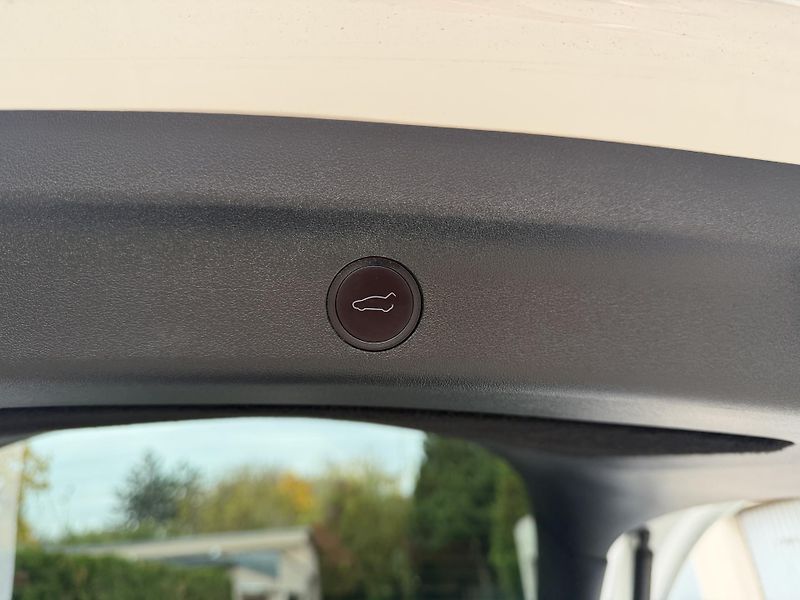 Tesla Model Y Performance-540PS-AWD-Berlín- - fotka 22 z 23