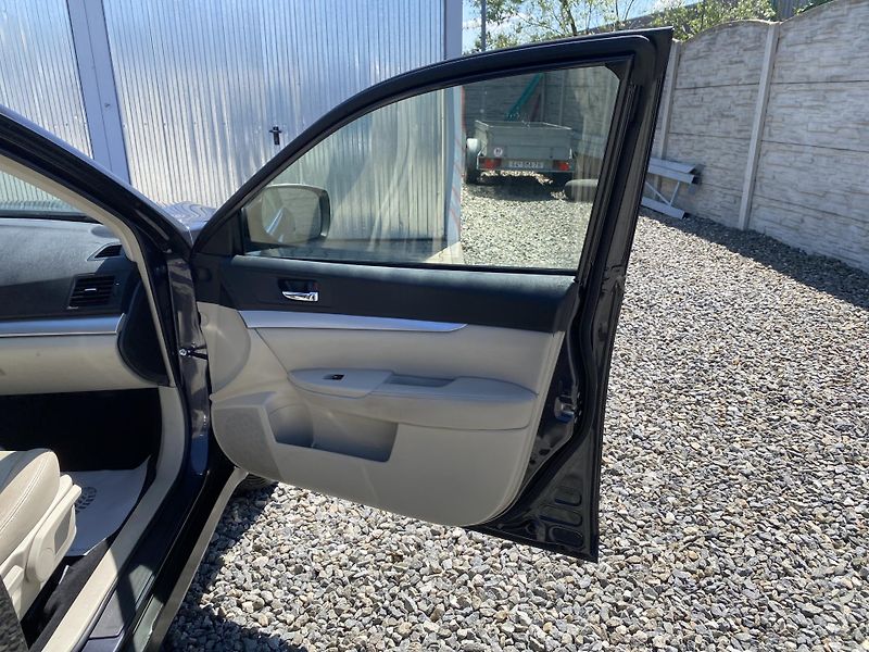 Subaru Outback 2.5i 170PS 4x4 BIFUEL PAN NAVI - fotka 122 z 157
