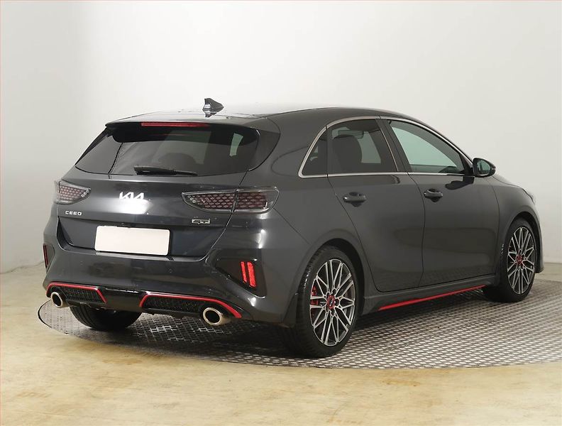 Kia Ceed (2024) 1.6 T-GDI GT - fotka 5 z 27