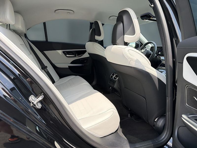 Mercedes-Benz Třídy C C 220 d 4MATIC - fotka 14 z 17