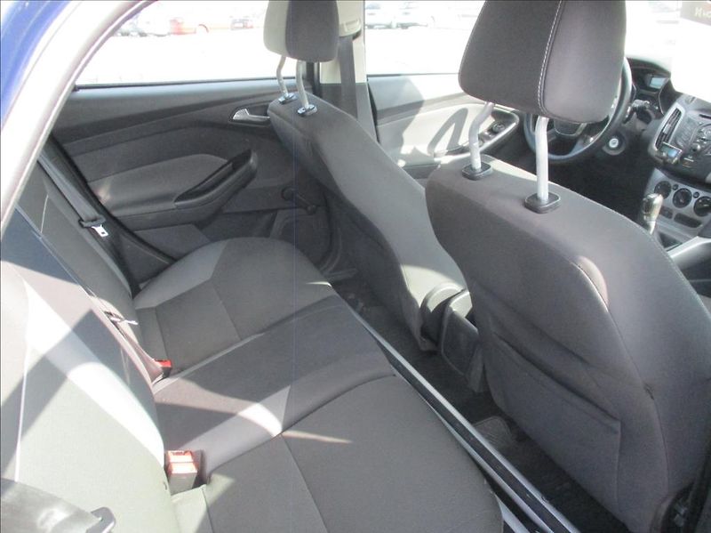 Ford Focus 1,6 i, klimatizace,serviska,CZ - fotka 11 z 36