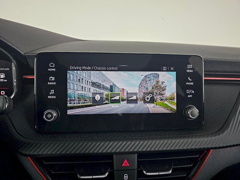 Škoda Kamiq (2025) 1.5TSI 110kW DSG MONTE CARLO T - fotka 18 z 33