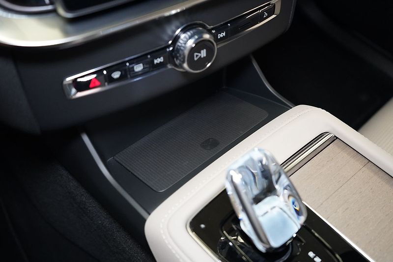Volvo XC90 B5 AWD PLUS Dark, Vzduch, 360° - fotka 36 z 50