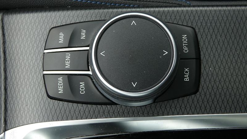 BMW Řada 5 530e - fotka 18 z 28