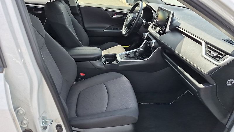 Toyota RAV4 Comfort  Style 2,5 HEV 4x4 - fotka 11 z 22