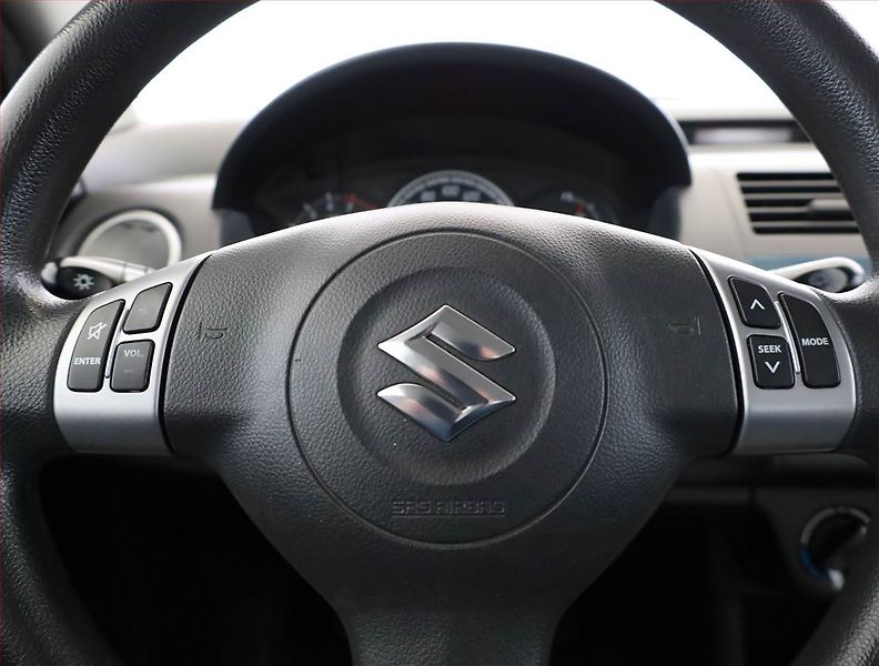 Suzuki Swift (2005) 1.5, nová STK, Klima - fotka 8 z 15
