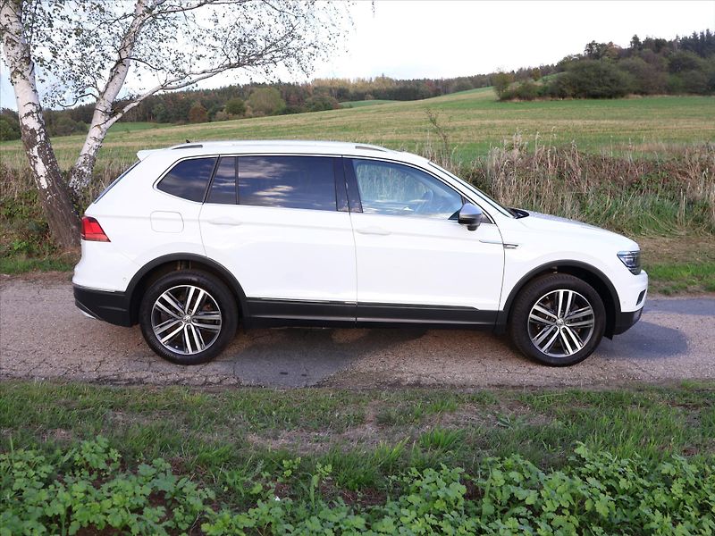 Volkswagen Tiguan Allspace 2,0 TSI 162kW DSG 4M LED 1.Maj - fotka 8 z 35