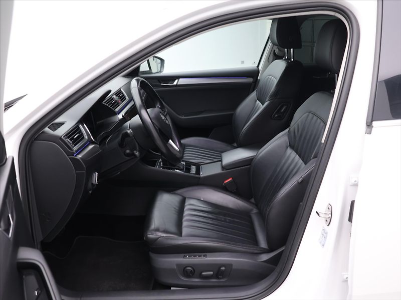 Škoda Superb 2,0 TDI DSG Style+  Navi ACC - fotka 12 z 36