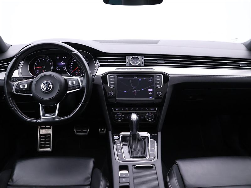 Volkswagen Passat 2,0 TSI 206kW R-line Highline - fotka 37 z 45