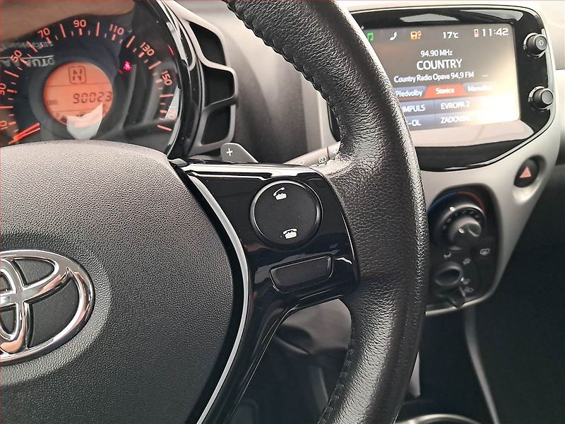 Toyota Aygo (2018) 1.0 VVT-i, Automat, Serv.kniha - fotka 17 z 23