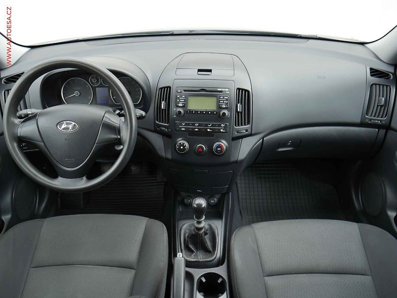 Hyundai i30 (2007) 1.4i, AC, STK5/28 - fotka 8 z 16