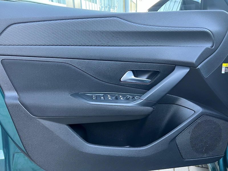 Peugeot 308 (2022) ACTIVEPACK 1.2PT 96kW CZ DPH - fotka 18 z 25