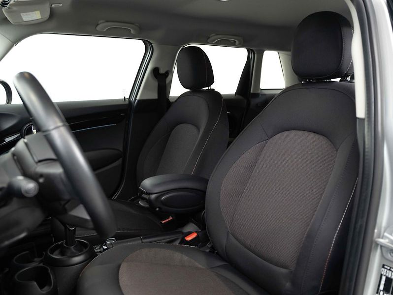 Mini Cooper 5-doors - fotka 19 z 21